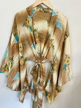 Load image into Gallery viewer, Short Kimono