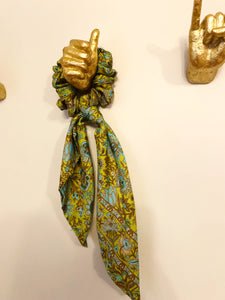 Scrunchie with a tie