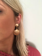 Load image into Gallery viewer, Golden sea earrings